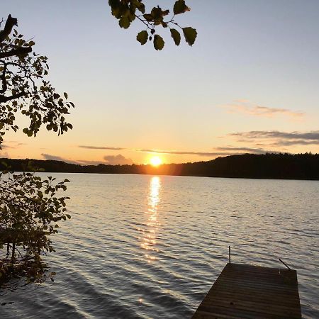 Ferienhaus Reetdach 1300Qm Privatgrundstueck Bootssteg Sauna Templin Luebbesee Uckermark Erholung Pur Seenplatte Petersdorf  外观 照片