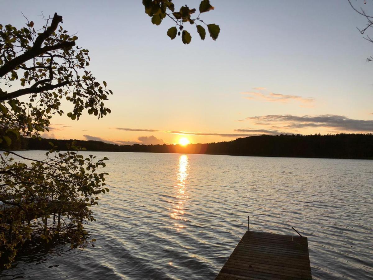 Ferienhaus Reetdach 1300Qm Privatgrundstueck Bootssteg Sauna Templin Luebbesee Uckermark Erholung Pur Seenplatte Petersdorf  外观 照片