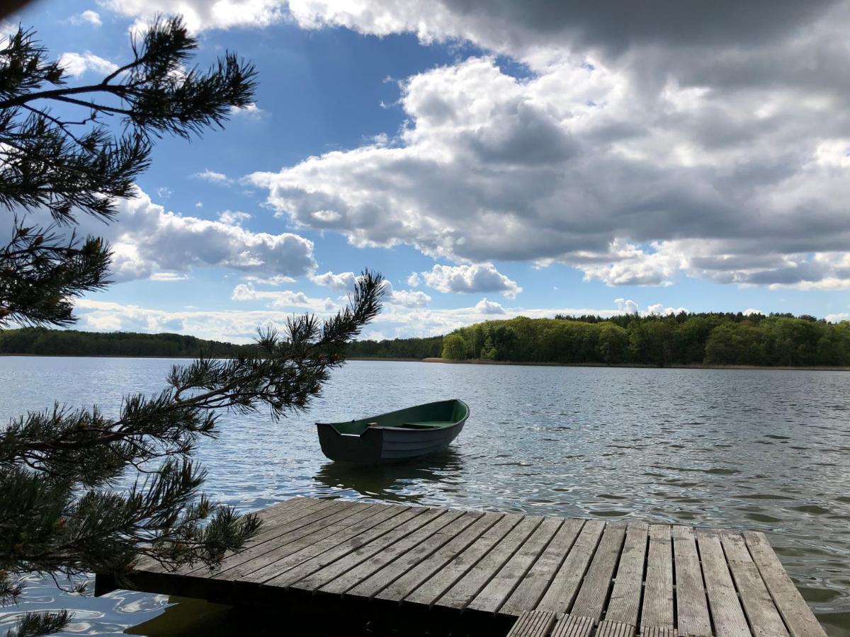 Ferienhaus Reetdach 1300Qm Privatgrundstueck Bootssteg Sauna Templin Luebbesee Uckermark Erholung Pur Seenplatte Petersdorf  外观 照片